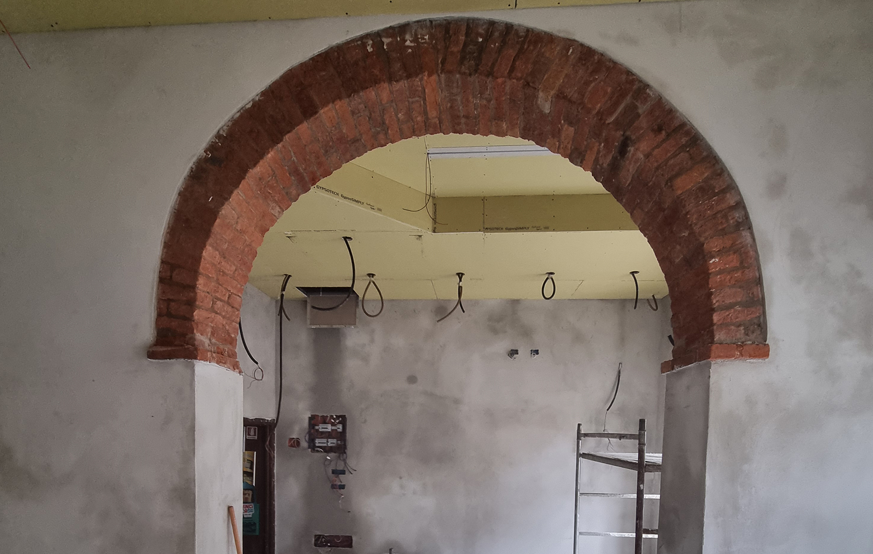BioEdil SRL | Dettaglio riqualificazione esterno Tabaccheria Piazza Cairoli