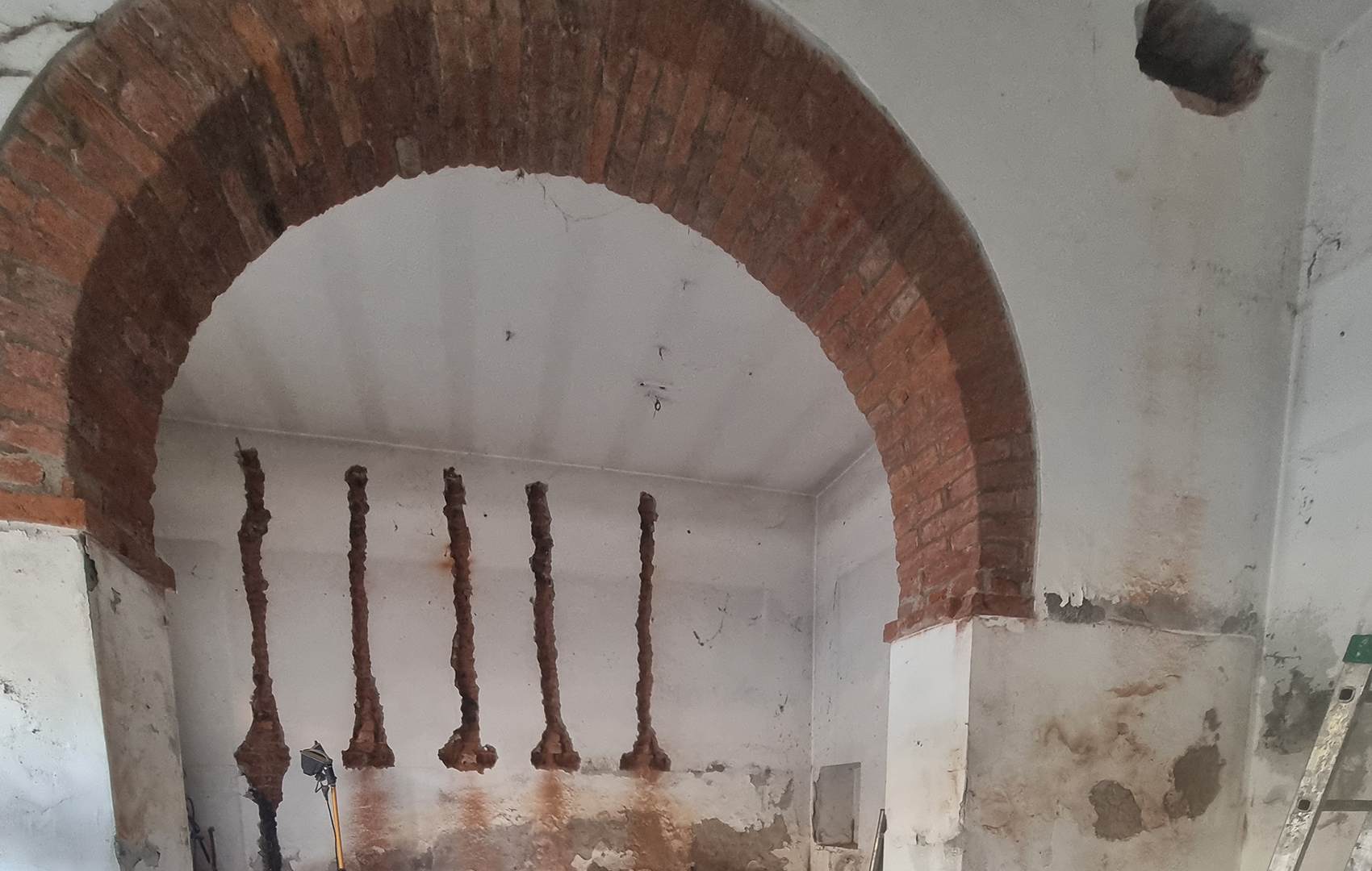 BioEdil SRL | Dettaglio riqualificazione esterno Tabaccheria Piazza Cairoli